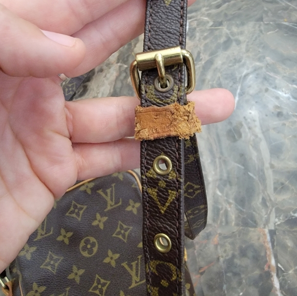 LOUIS VUITTON Authentic Danube Crossbody - Picture 9 of 15